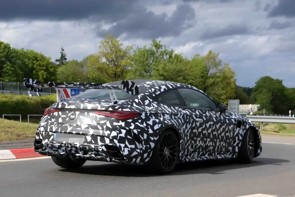 El Mercedes CLE más esperado y exclusivo, cada vez más cerca 2 Motor16 Mercedes AMG CLE 63 Mythos 2028 espia 13 Motor16