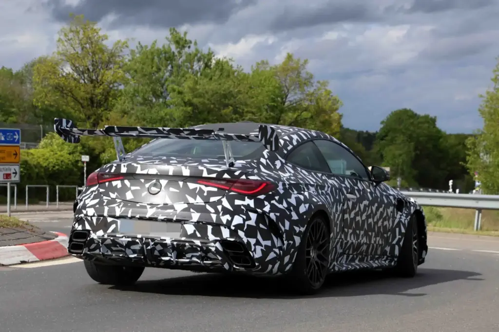 El Mercedes CLE más esperado y exclusivo, cada vez más cerca 16 Motor16 Mercedes AMG CLE 63 Mythos 2028 espia 14 Motor16