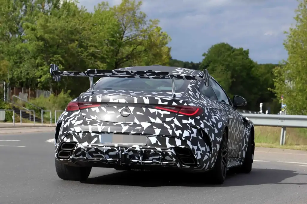 El Mercedes CLE más esperado y exclusivo, cada vez más cerca 17 Motor16 Mercedes AMG CLE 63 Mythos 2028 espia 15 Motor16