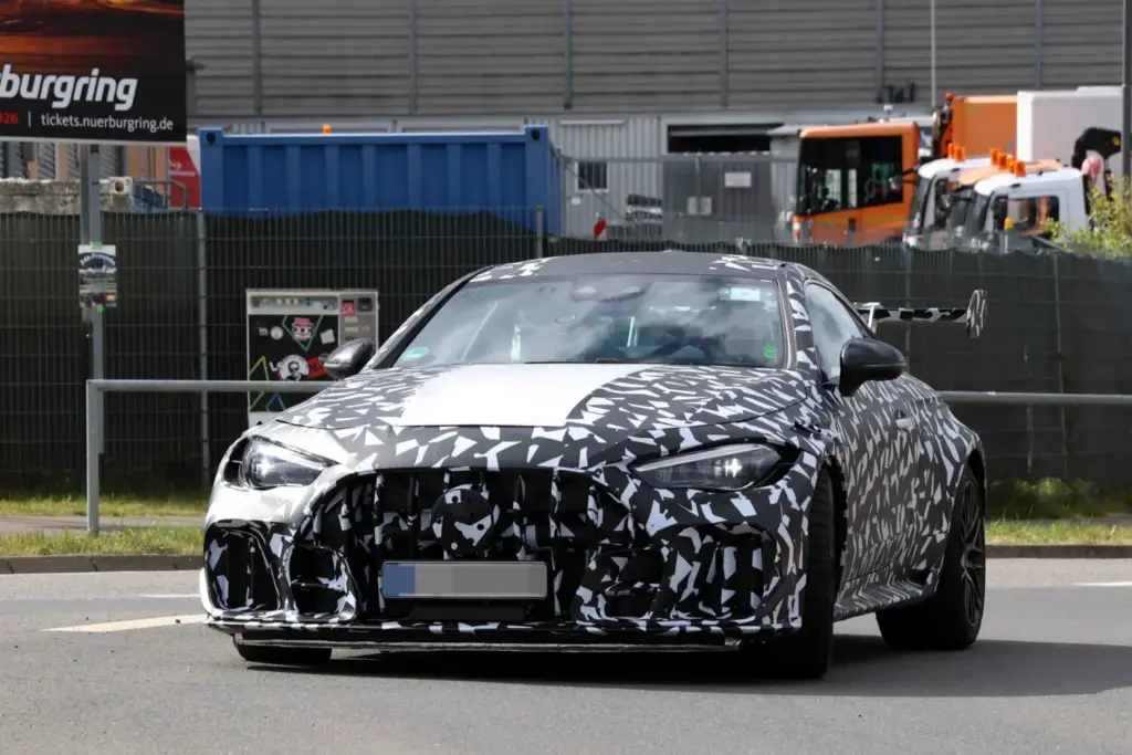 El Mercedes CLE más esperado y exclusivo, cada vez más cerca 4 Motor16 Mercedes AMG CLE 63 Mythos 2028 espia 2 Motor16