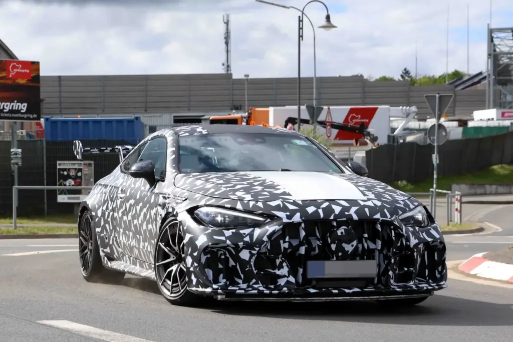 El Mercedes CLE más esperado y exclusivo, cada vez más cerca 7 Motor16 Mercedes AMG CLE 63 Mythos 2028 espia 5 Motor16