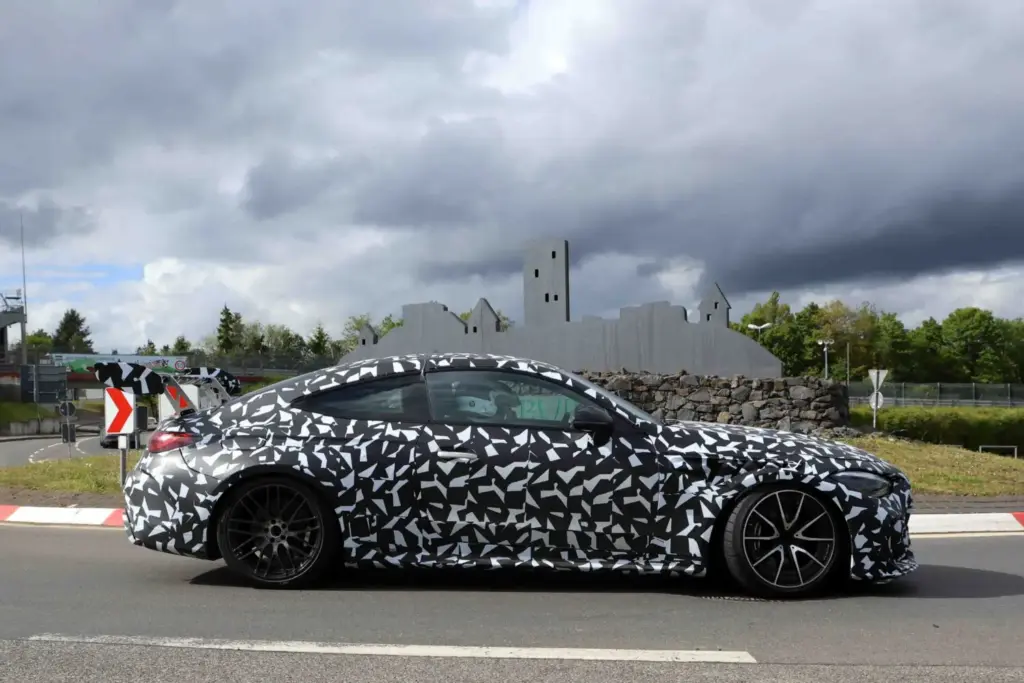 El Mercedes CLE más esperado y exclusivo, cada vez más cerca 1 Motor16 Mercedes-AMG CLE 63 Mythos 2028 espia (9)