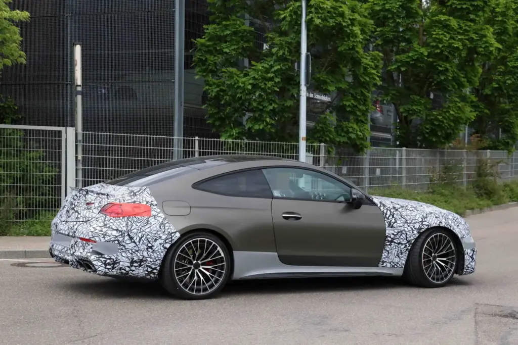 El nuevo CLE tendrá una gama AMG a la altura 13 Motor16 Mercedes AMG CLE 63 espia 10 Motor16