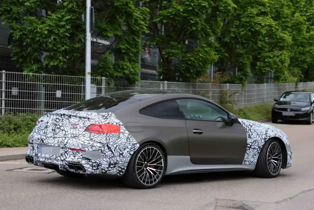 El nuevo CLE tendrá una gama AMG a la altura 14 Motor16 Mercedes AMG CLE 63 espia 11 Motor16