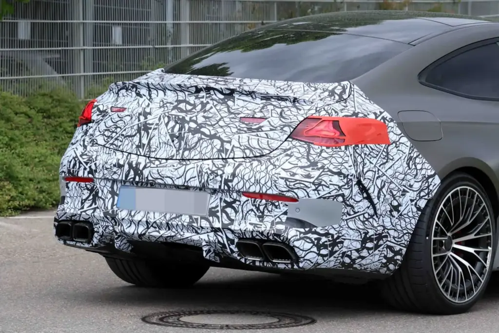 El nuevo CLE tendrá una gama AMG a la altura 15 Motor16 Mercedes AMG CLE 63 espia 13 Motor16