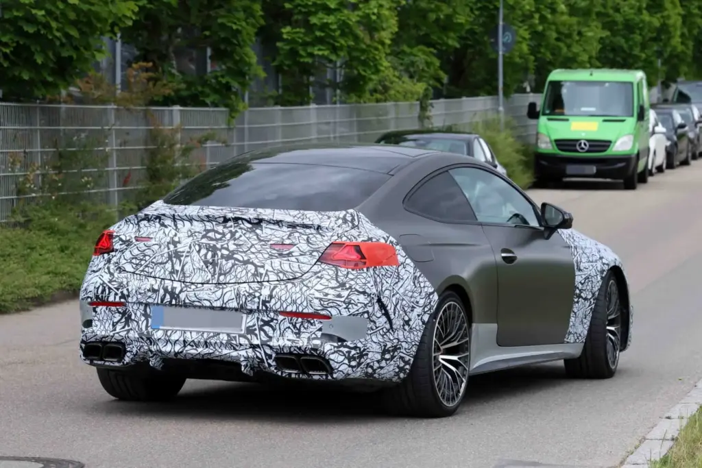 El nuevo CLE tendrá una gama AMG a la altura 16 Motor16 Mercedes AMG CLE 63 espia 14 Motor16