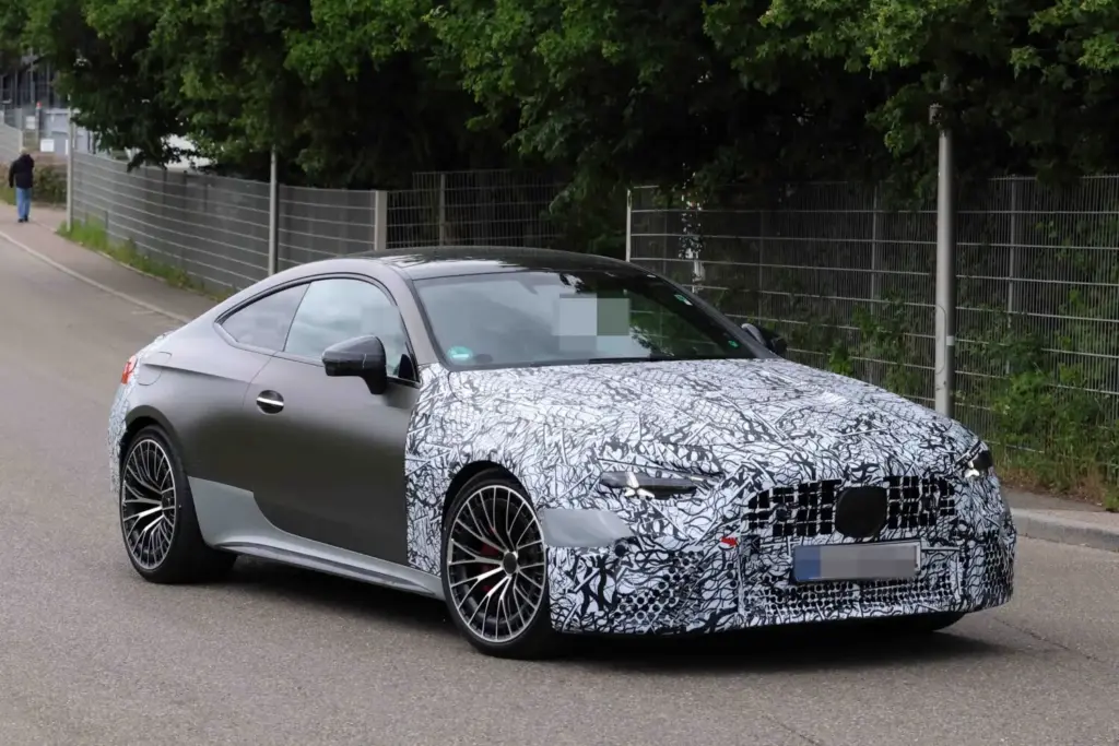 El nuevo CLE tendrá una gama AMG a la altura 7 Motor16 Mercedes AMG CLE 63 espia 4 Motor16