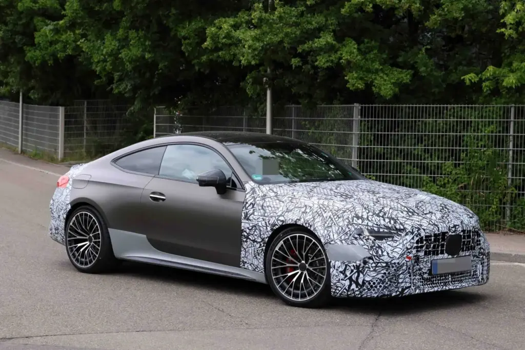 El nuevo CLE tendrá una gama AMG a la altura 8 Motor16 Mercedes AMG CLE 63 espia 5 Motor16