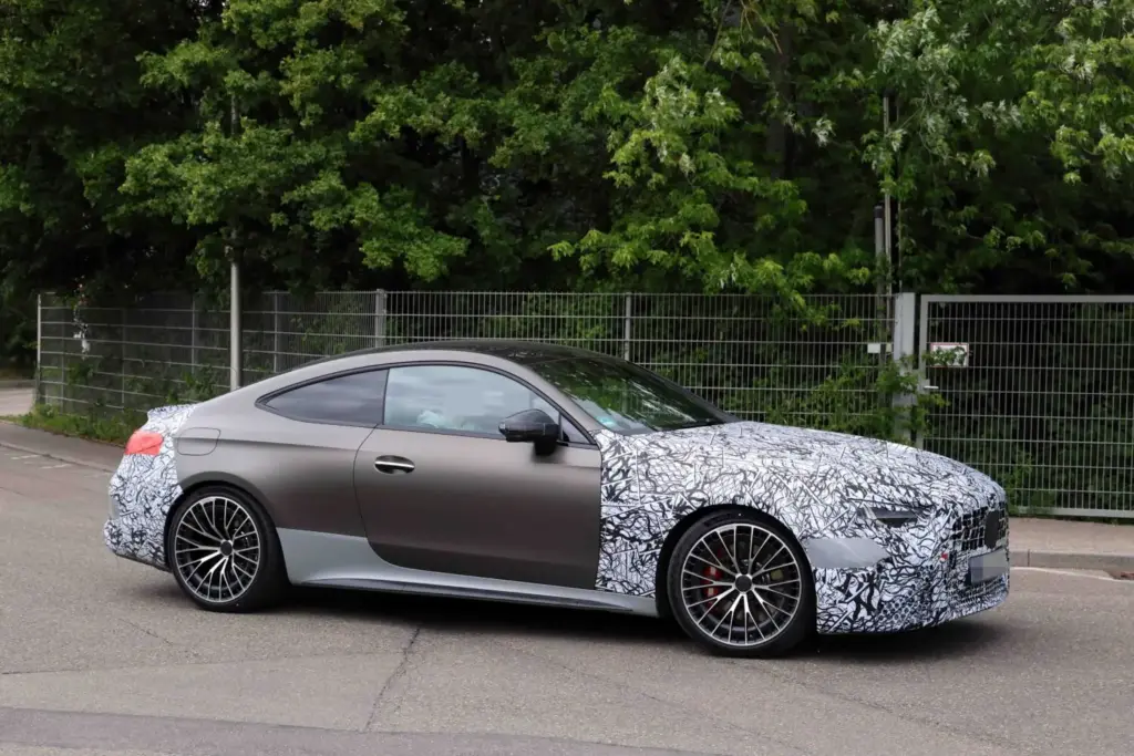 El nuevo CLE tendrá una gama AMG a la altura 9 Motor16 Mercedes AMG CLE 63 espia 6 Motor16