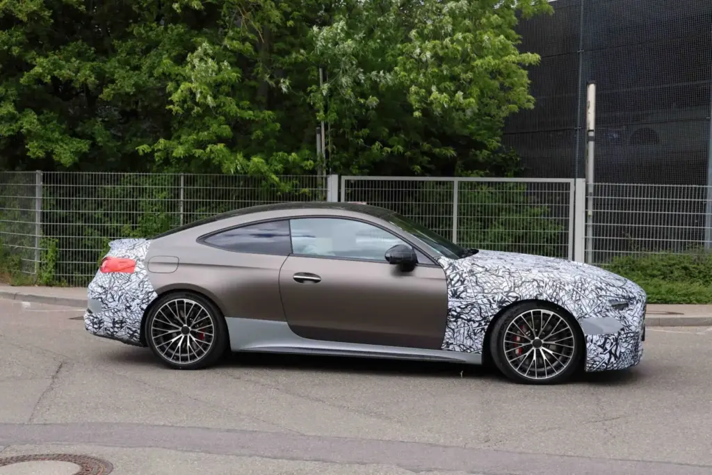 El nuevo CLE tendrá una gama AMG a la altura 10 Motor16 Mercedes AMG CLE 63 espia 7 Motor16