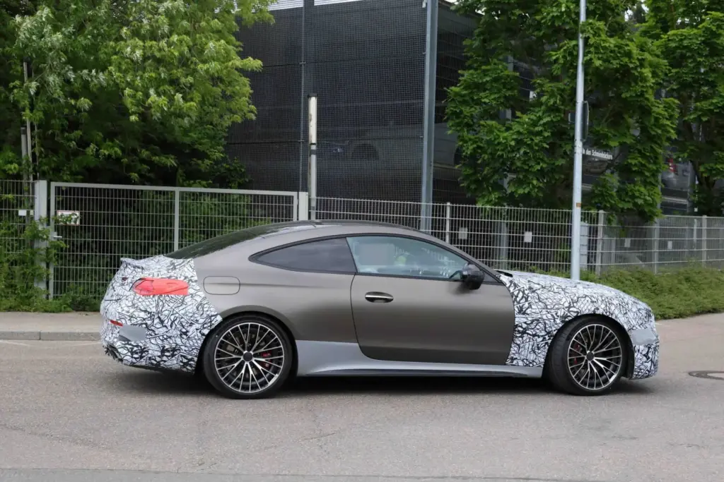 El nuevo CLE tendrá una gama AMG a la altura 12 Motor16 Mercedes AMG CLE 63 espia 9 Motor16