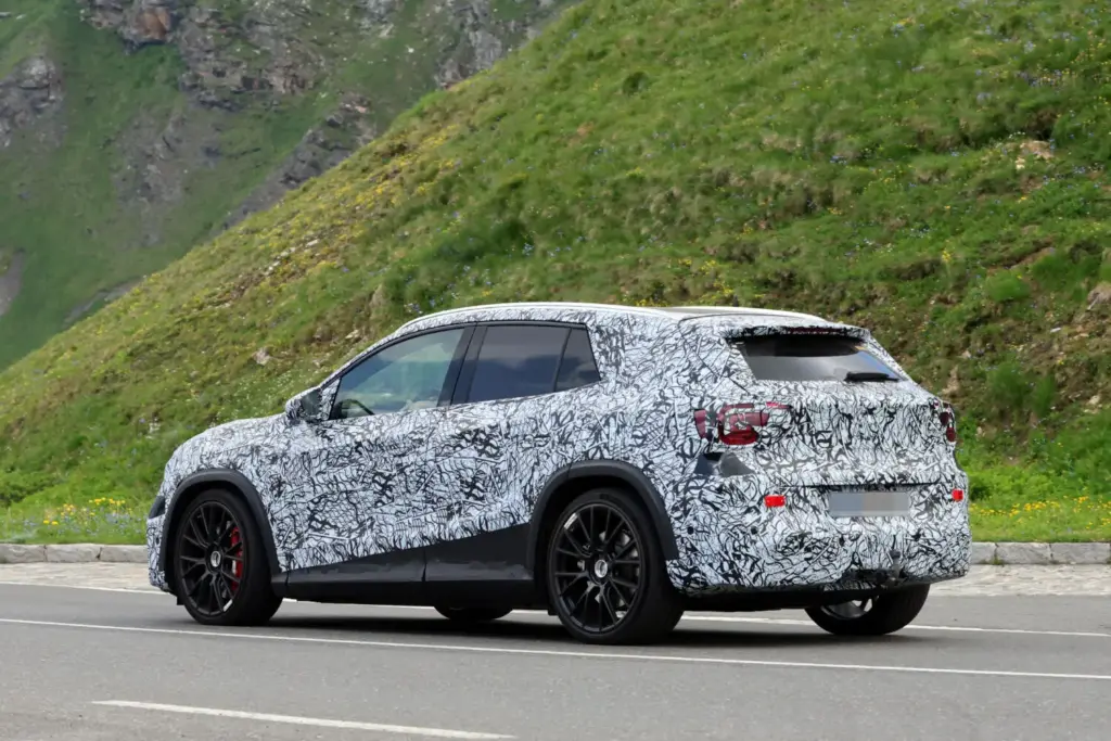 Mercedes AMG GLA 45 electrico Alpes espia 10 Motor16