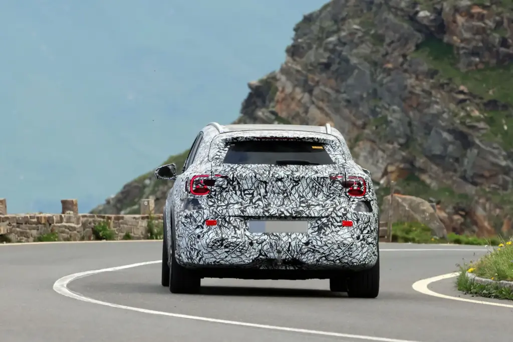 Mercedes AMG GLA 45 electrico Alpes espia 14 Motor16