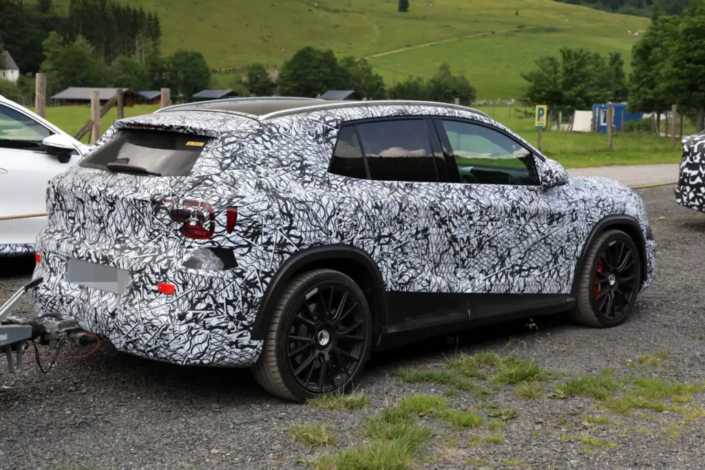 Mercedes AMG GLA 45 electrico Alpes espia 19 Motor16