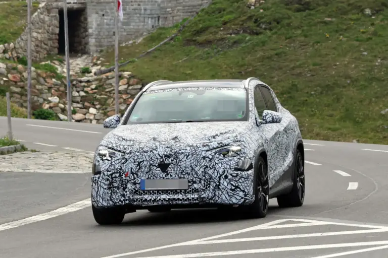 Mercedes GLA eléctrico: se presenta el 29 de julio con 800V, batería 85 kWh y versión AMG de 671 CV