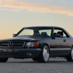Subastan un Mercedes 560SEC de 1989 sin reserva: el coupé C126 con parachoques europeos y llantas AMG