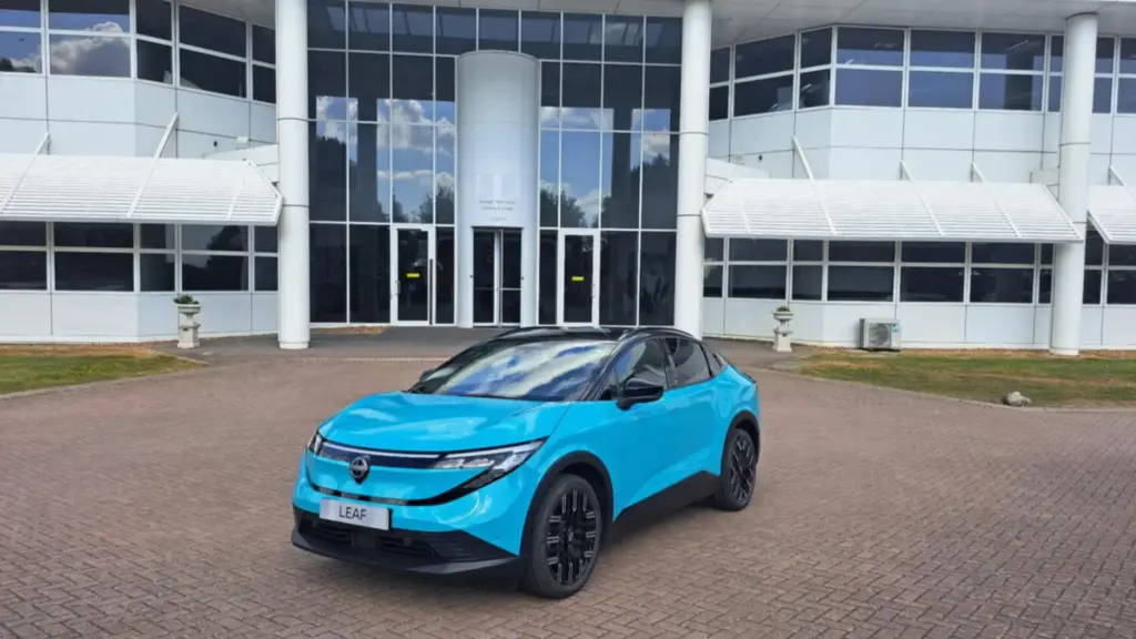 Nissan y su proyecto para cambiar las reglas del juego en la carga de los coches eléctricos 1 Motor16 Nissan Leaf