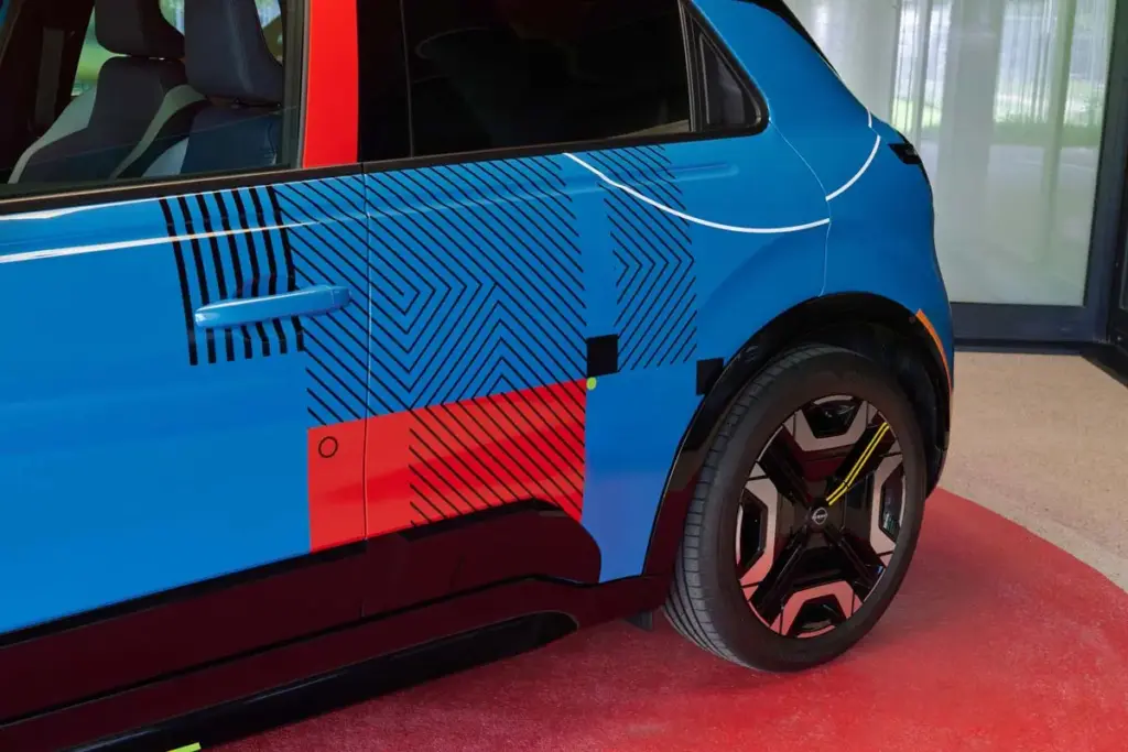 Reinterpretando el Nissan Micra: el urbano de la marca se transforma en un colorido lienzo 6 Motor16 NISSAN MICRA CONCURSO DISENO MARC ANDRE FAUTEUX4 Motor16