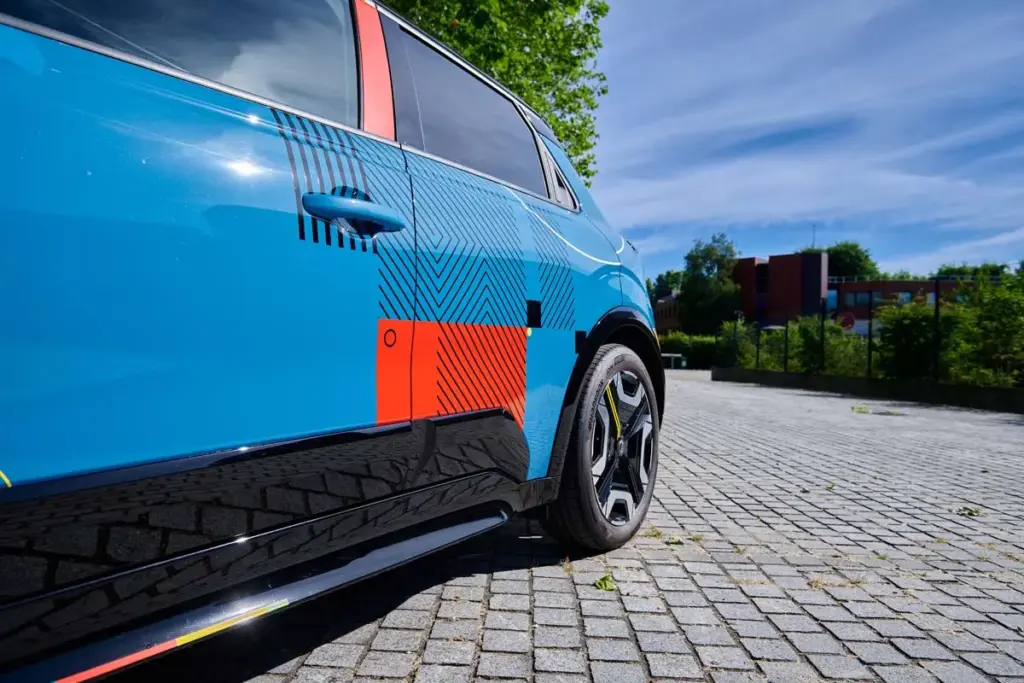 Reinterpretando el Nissan Micra: el urbano de la marca se transforma en un colorido lienzo 10 Motor16 NISSAN MICRA CONCURSO DISENO MARC ANDRE FAUTEUX8 Motor16
