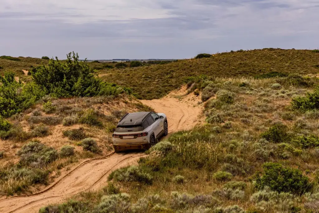 Jeep Compass 4xe: el SUV eléctrico de 375 CV demuestra su capacidad todoterreno en una miniserie 5 Motor16 NewCompass4xe SAND MUD 2 Motor16