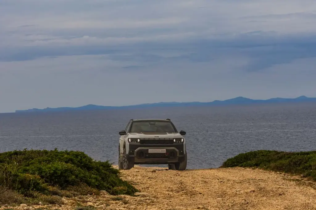 Jeep Compass 4xe: el SUV eléctrico de 375 CV demuestra su capacidad todoterreno en una miniserie 3 Motor16 Jeep Compass 4xe