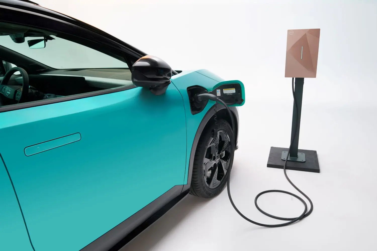 Nissan se asocia con Valeo para impulsar la recarga inteligente V2G