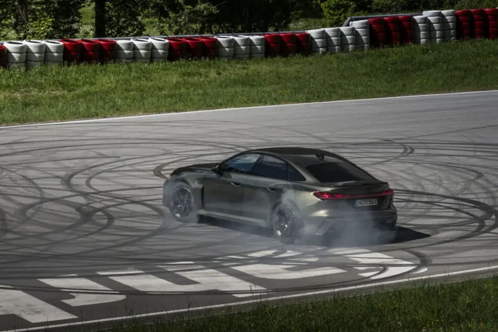 Audi RS 5: un superdeportivo, dos países 12 Motor16 Nuevo Audi RS5 8 Motor16