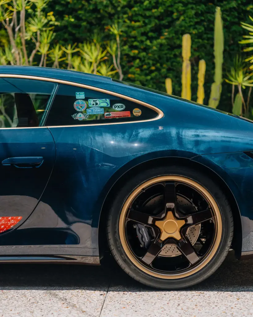 Porsche crea tres 911 únicos inspirados en Woody, Buzz Lightyear y Jessie para el estreno de 'Toy Story 5' 37 Motor16 PORSCHE 911 Carrera T Woody17 Motor16