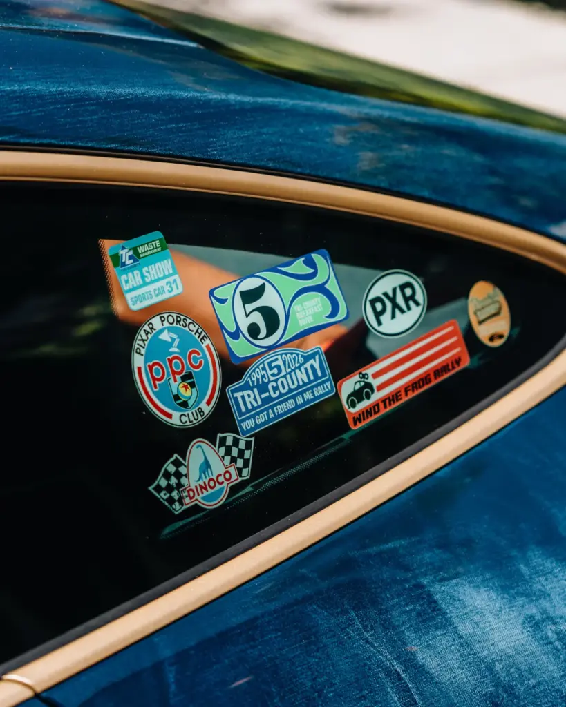Porsche crea tres 911 únicos inspirados en Woody, Buzz Lightyear y Jessie para el estreno de 'Toy Story 5' 38 Motor16 PORSCHE 911 Carrera T Woody18 Motor16