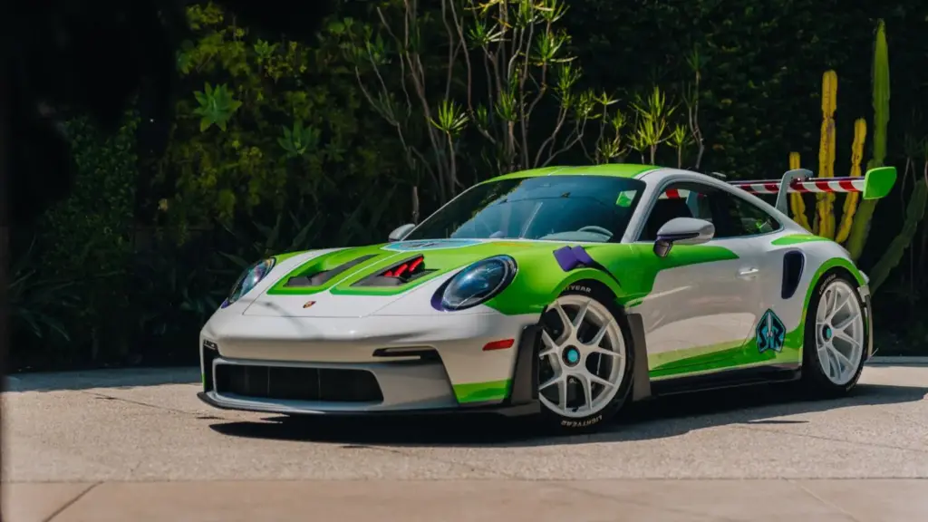 Porsche crea tres 911 únicos inspirados en Woody, Buzz Lightyear y Jessie para el estreno de 'Toy Story 5' 1 Motor16 Porsche 911 Toy Story 5