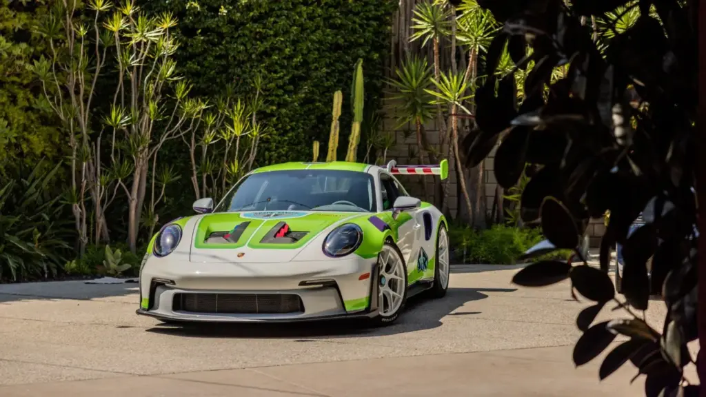 Porsche crea tres 911 únicos inspirados en Woody, Buzz Lightyear y Jessie para el estreno de 'Toy Story 5' 4 Motor16 PORSCHE 911 GT3 RS de Buzz Lightyear15 Motor16