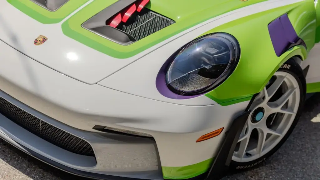 Porsche crea tres 911 únicos inspirados en Woody, Buzz Lightyear y Jessie para el estreno de 'Toy Story 5' 10 Motor16 PORSCHE 911 GT3 RS de Buzz Lightyear22 Motor16
