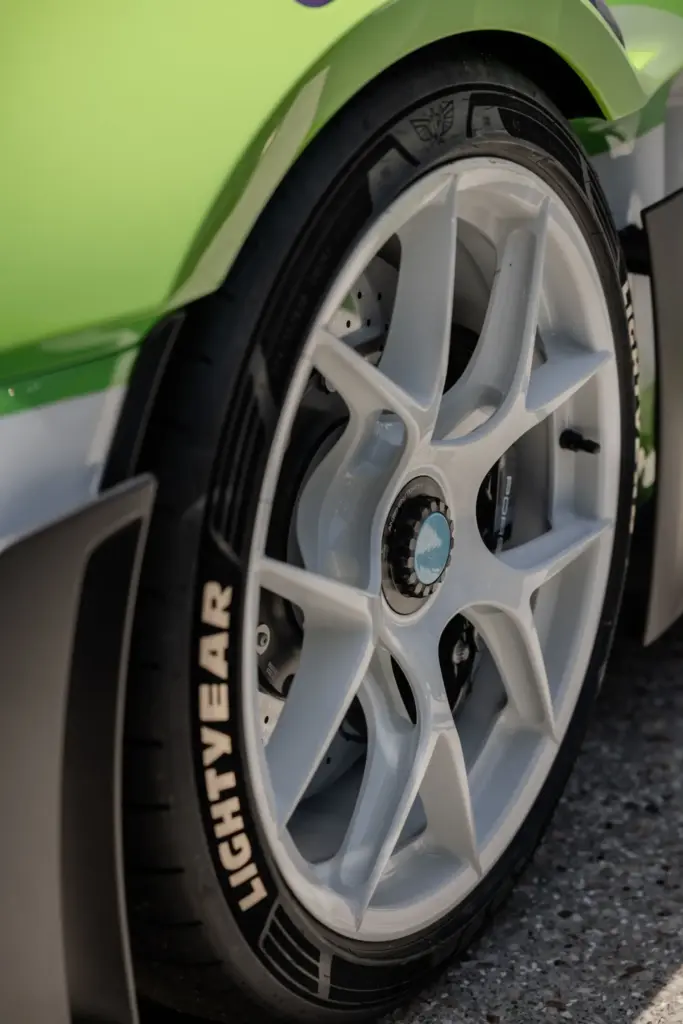 Porsche crea tres 911 únicos inspirados en Woody, Buzz Lightyear y Jessie para el estreno de 'Toy Story 5' 32 Motor16 PORSCHE 911 GT3 RS de Buzz Lightyear31 Motor16