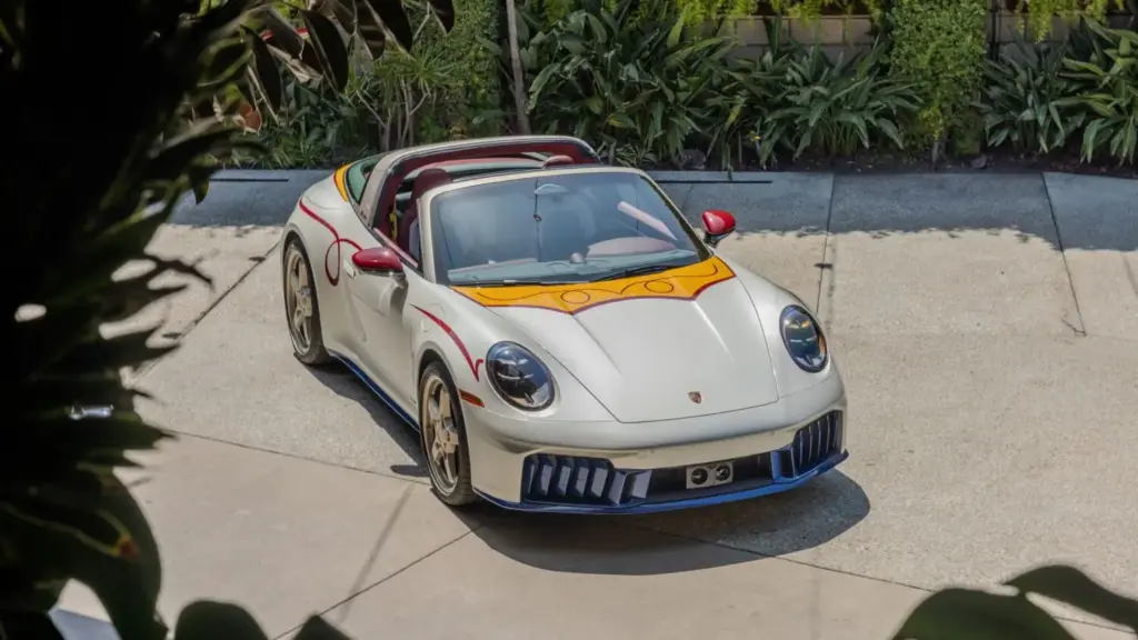 Porsche crea tres 911 únicos inspirados en Woody, Buzz Lightyear y Jessie para el estreno de 'Toy Story 5' 14 Motor16 Porsche 911 Toy Story 5