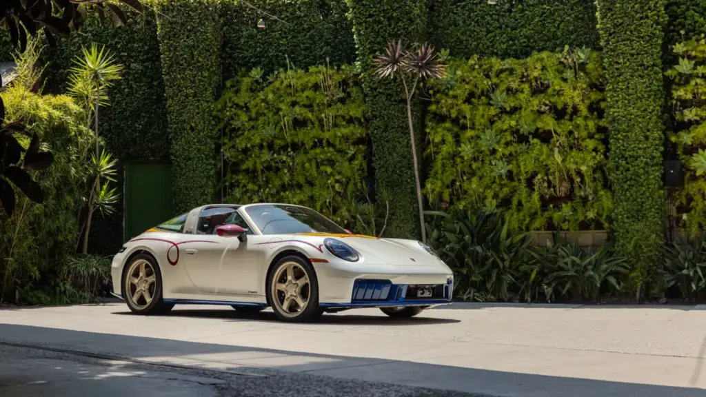 Porsche crea tres 911 únicos inspirados en Woody, Buzz Lightyear y Jessie para el estreno de 'Toy Story 5' 17 Motor16 PORSCHE 911 Targa 4 GTS Jessie13 Motor16