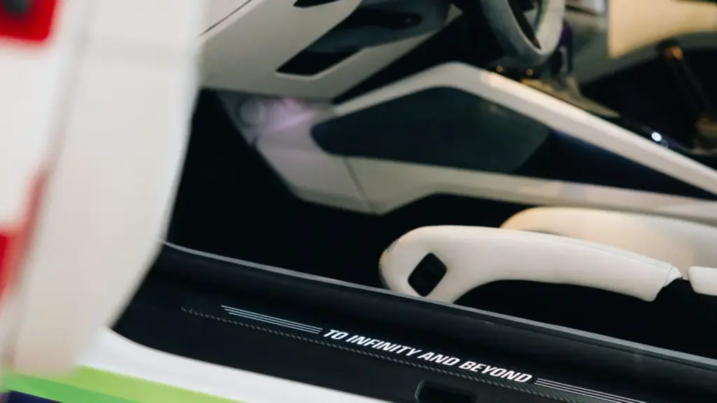 Porsche crea tres 911 únicos inspirados en Woody, Buzz Lightyear y Jessie para el estreno de 'Toy Story 5' 18 Motor16 PORSCHE 911 Targa 4 GTS Jessie15 Motor16