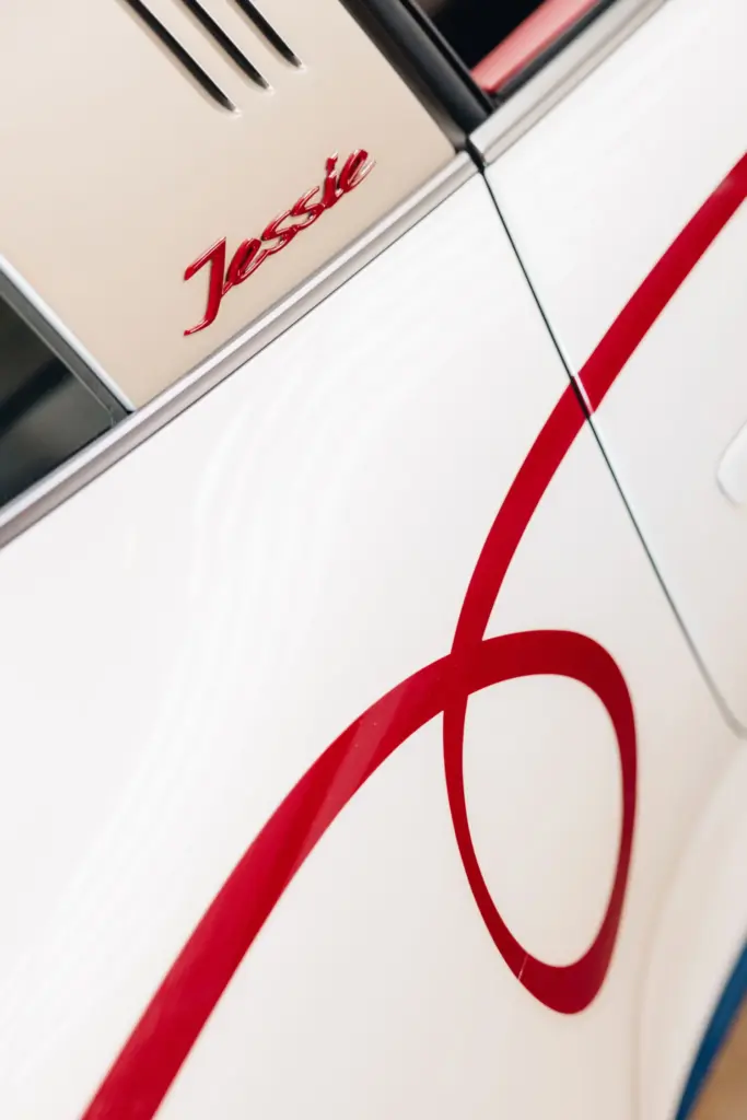 Porsche crea tres 911 únicos inspirados en Woody, Buzz Lightyear y Jessie para el estreno de 'Toy Story 5' 34 Motor16 PORSCHE 911 Targa 4 GTS Jessie23 Motor16