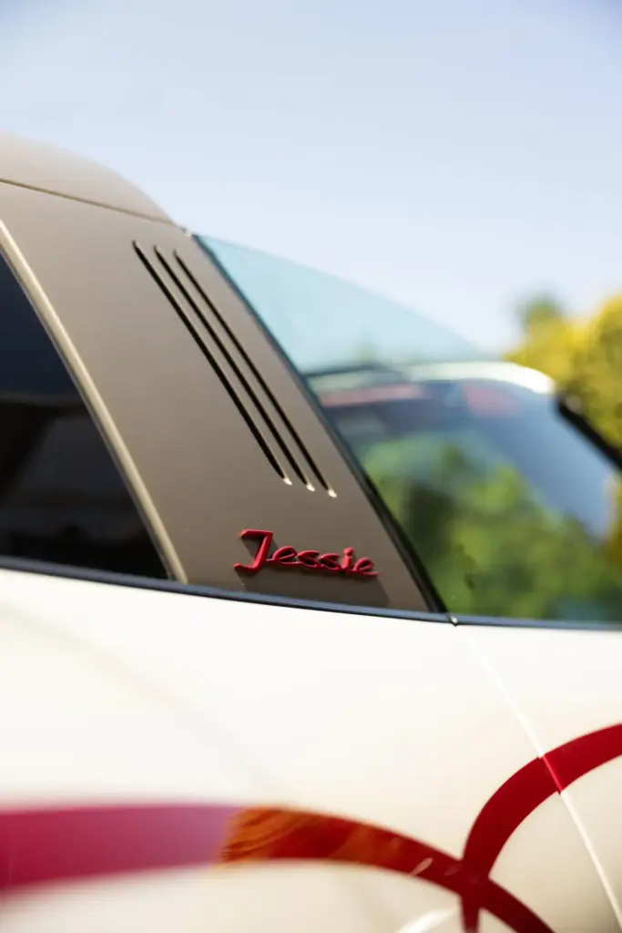 Porsche crea tres 911 únicos inspirados en Woody, Buzz Lightyear y Jessie para el estreno de 'Toy Story 5' 35 Motor16 PORSCHE 911 Targa 4 GTS Jessie24 Motor16
