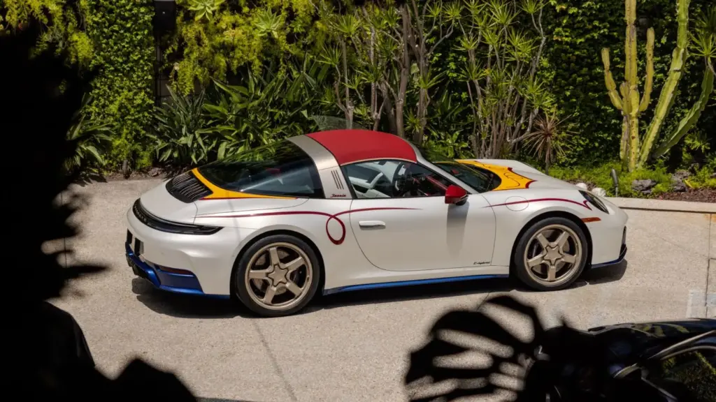 Porsche crea tres 911 únicos inspirados en Woody, Buzz Lightyear y Jessie para el estreno de 'Toy Story 5' 15 Motor16 PORSCHE 911 Targa 4 GTS Jessie25 Motor16