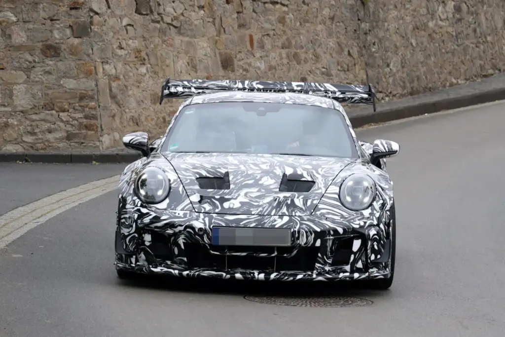 Porsche 911 GT3 RS 992.2 fotos espia 2 Motor16