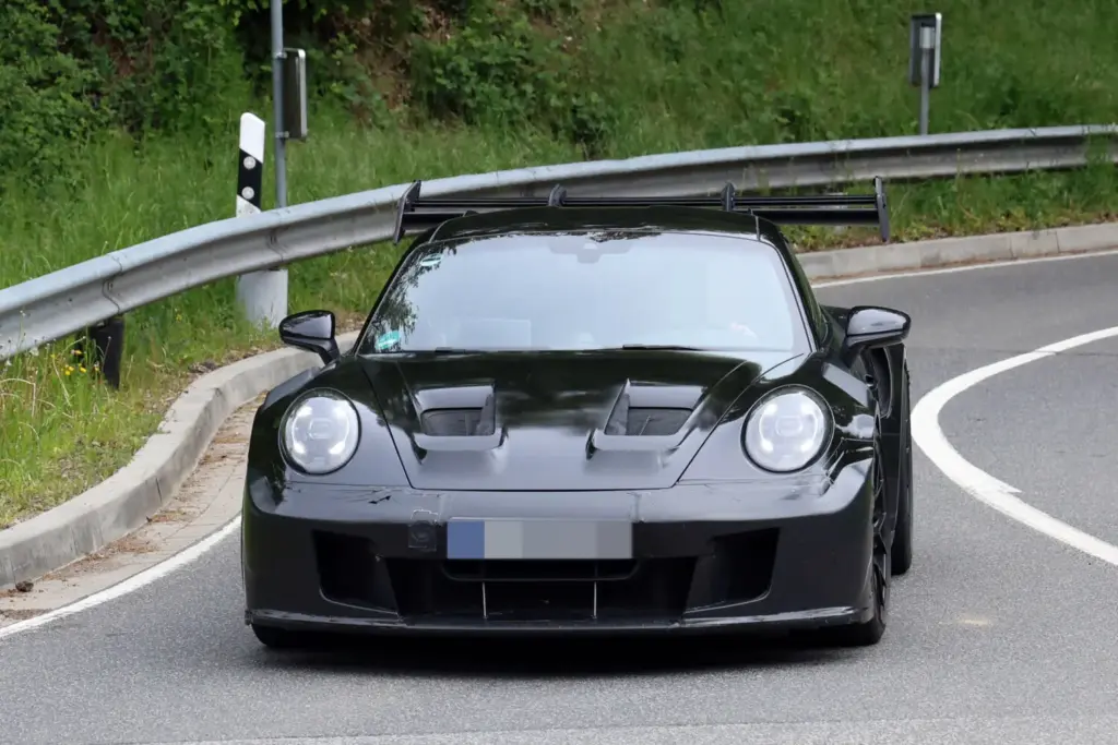 Porsche 911 GT3 RS 992.2 fotos espia 23 Motor16