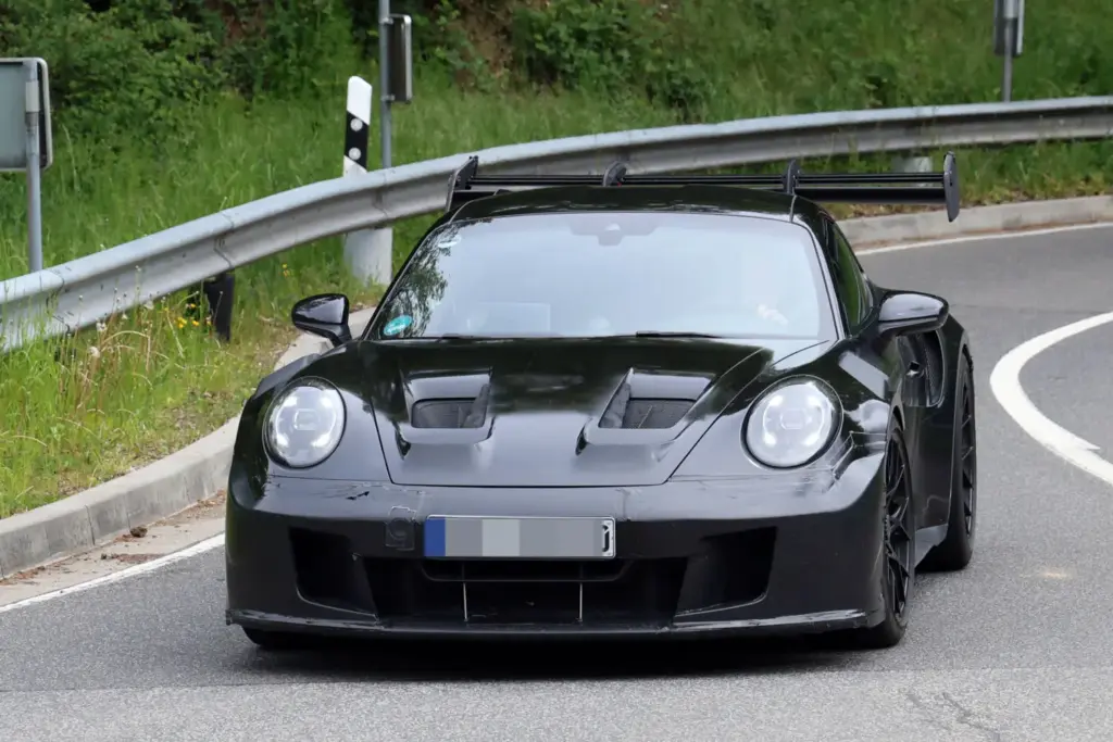 Porsche 911 GT3 RS 992.2 fotos espia 24 Motor16