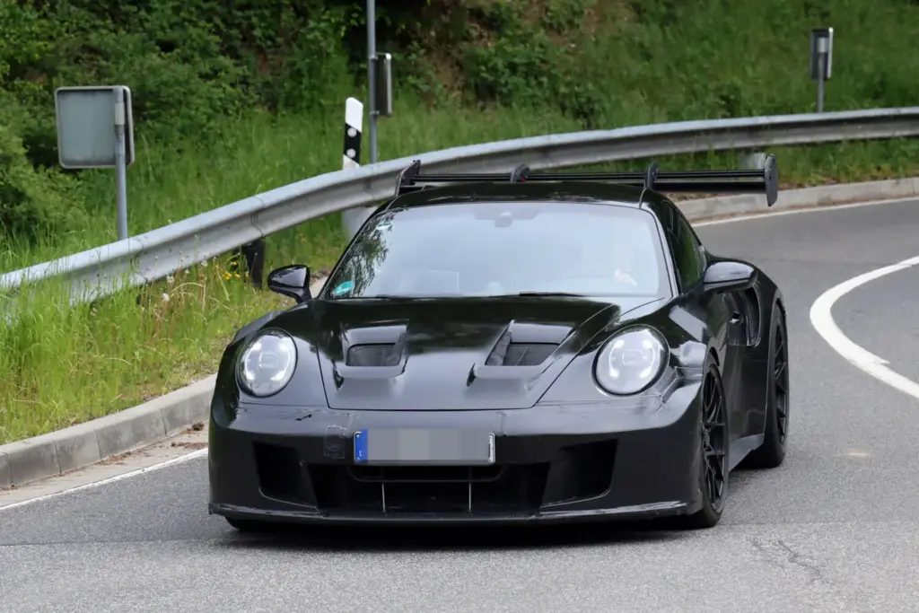 Porsche 911 GT3 RS 992.2 fotos espia 25 Motor16