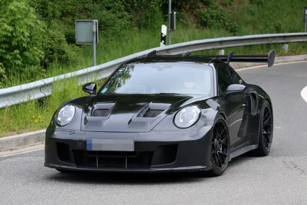 Porsche 911 GT3 RS 992.2 fotos espia 28 Motor16