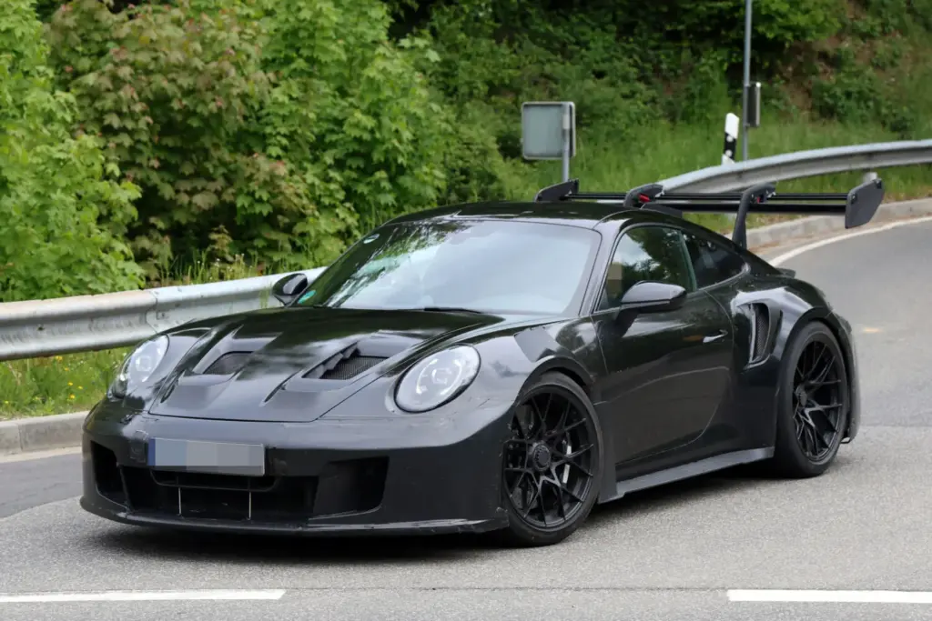 Porsche 911 GT3 RS 992.2 fotos espia 30 Motor16
