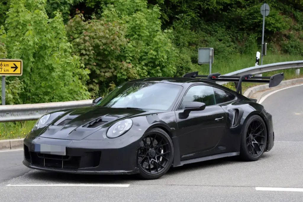 Porsche 911 GT3 RS 992.2 fotos espia 31 Motor16