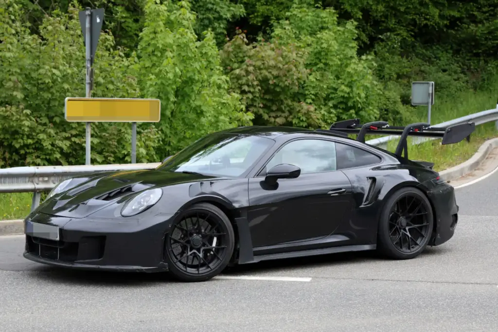 Porsche 911 GT3 RS 992.2 fotos espia 32 Motor16