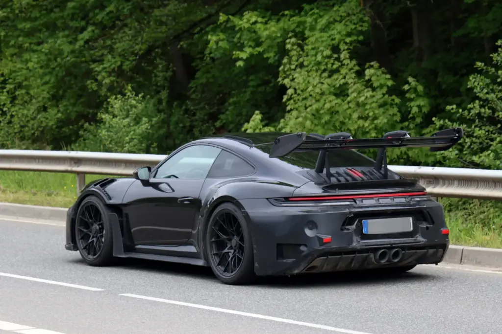 Porsche 911 GT3 RS 992.2 fotos espia 38 Motor16