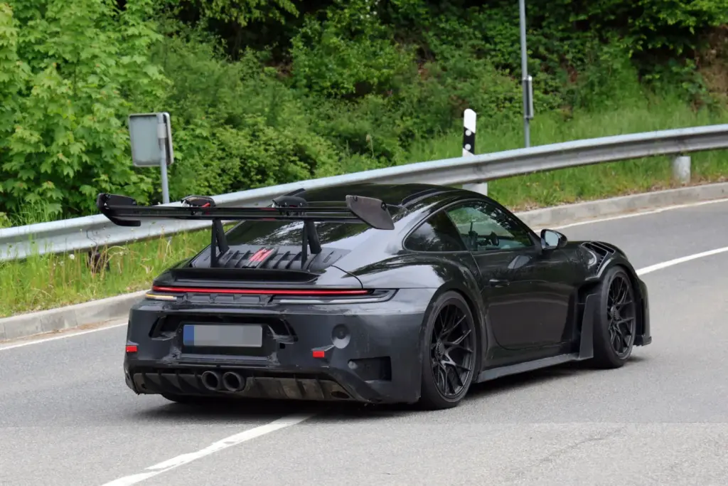 Porsche 911 GT3 RS 992.2 fotos espia 41 Motor16