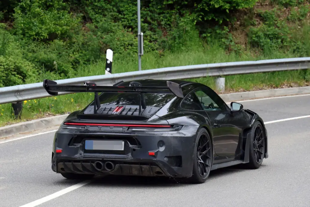 Porsche 911 GT3 RS 992.2 fotos espia 42 Motor16